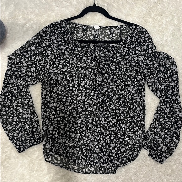 Old Navy Black and White Floral Blouse - Picture 1 of 7